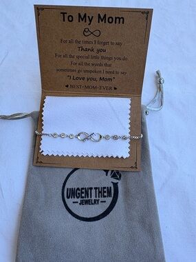 NWOT Silver Infinity Mom Bracelet